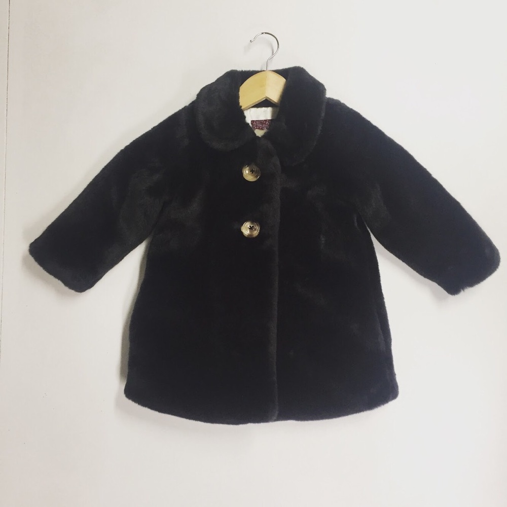 Old Navy Black fur coat 
VGUC | Size 4t